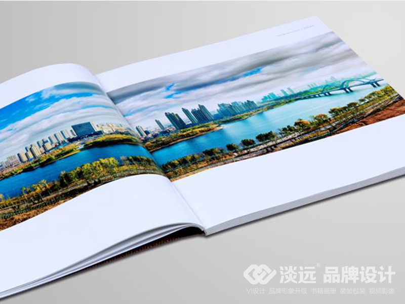 书籍画册策划：辽阳市旅游局画册设计